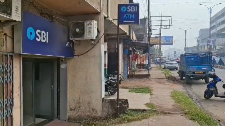 धनबाद: ATM में संदिग्ध प्लेट लगाकर ठगी की कोशिश, पुलिस ने बैंकों को किया अलर्ट