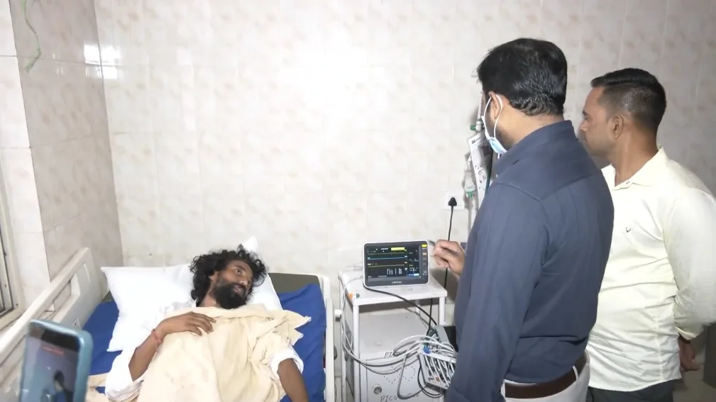 झारखंड: छात्र आंदोलन में अनशन पर बैठे देवेंद्र नाथ महतो की तबीयत बिगड़ी, डिहाइड्रेशन से BP लो