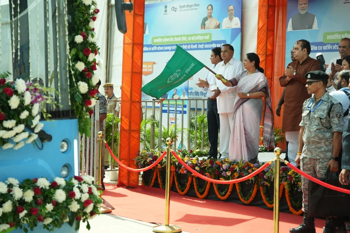 दिल्ली परिवहन को आधुनिक बनाने की पहल: 50 नई ई-बसें, ऑटोमेटेड टेस्टिंग स्टेशन और नए चार्जिंग पॉइंट शुरू