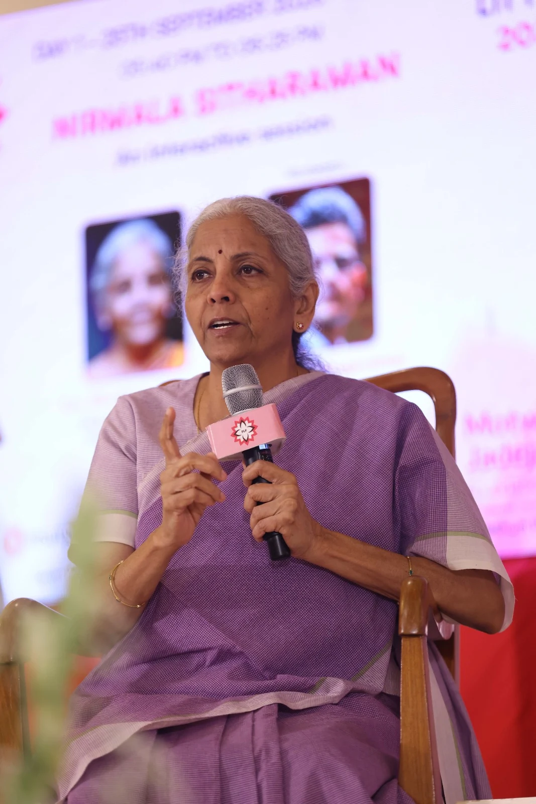वित्त मंत्री सीतारमण ने बताया 10% से ज़्यादा विकास दर का रास्ता, तकनीक और इनोवेशन पर दिया ज़ोर