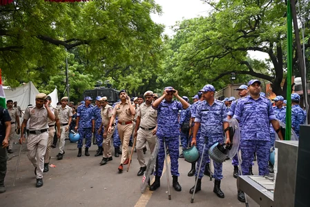 भीड़ नियंत्रण के दौरान पुलिस और RAF के लिए बॉडी कैमरे: 6 महीने में SOP पर फैसला ले सरकार- दिल्ली हाई कोर्ट