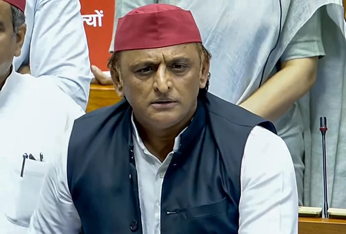 शिक्षक दिवस पर अखिलेश यादव का हमला: 'बंद स्कूल खुलेंगे तभी पढ़ेगा पीडीए'