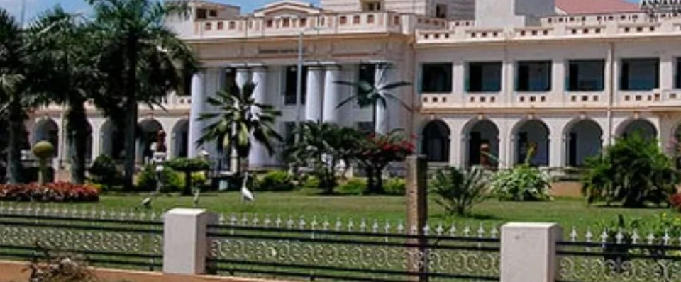 तमिलनाडु: 15 विश्वविद्यालयों में कुलपति की कुर्सी खाली, उच्च शिक्षा पर मंडरा रहा संकट