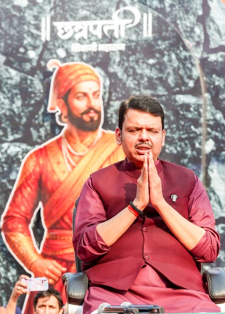 देवेंद्र फडणवीस का सत्ता में वापसी का सफर: 'मैं समंदर हूं' वाले बयान से तीसरी बार मुख्यमंत्री बनने तक की कहानी