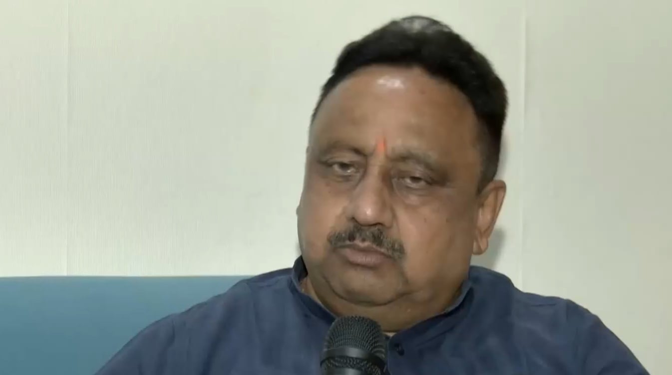 पैलेट गन पर राहुल गांधी का धरना: भाजपा ने 'पॉलिटिकल ड्रामा' बताया, TMC ने की सराहना