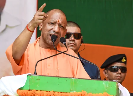 नोएडा डूब क्षेत्र में 13,000 अवैध बिजली कनेक्शन: सीएम योगी की नाराज़गी के बाद जागा बिजली विभाग