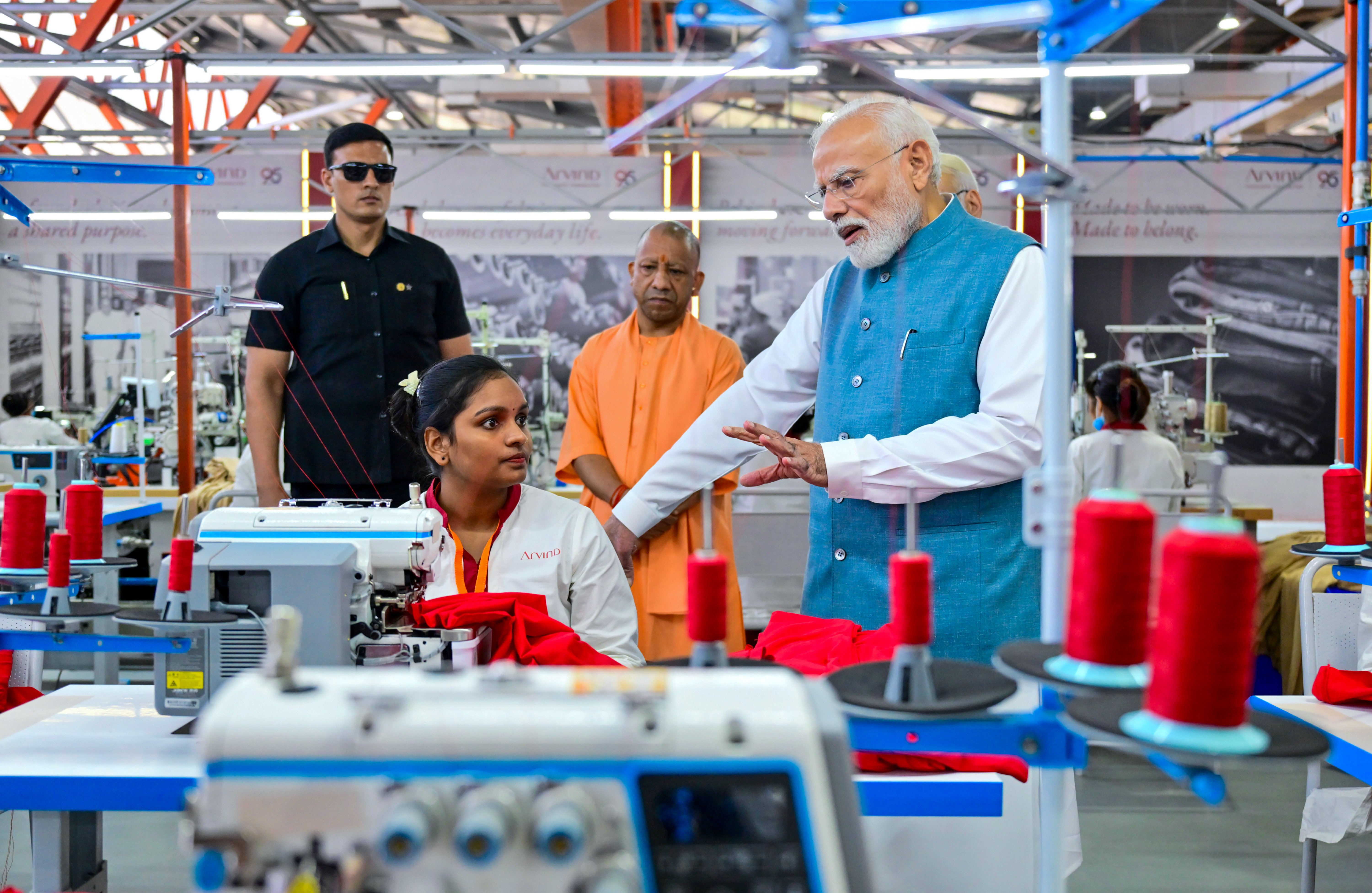 वाराणसी को पीएम मोदी की सौगात: अरविंद मिल्स के नए प्लांट का लोकार्पण, 1000 महिलाओं को मिलेगा रोजगार