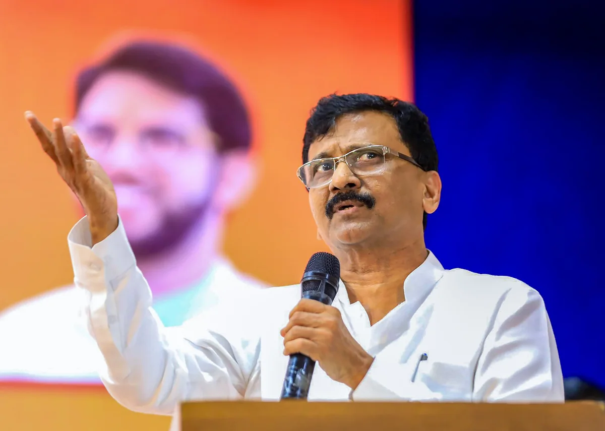 CJI पर संजय राउत की टिप्पणी से राजनीतिक उबाल, भाजपा ने 'कॉकरोच' प्रदर्शन को बताया नाटक