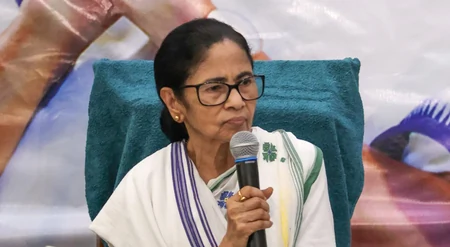 TMC के नाम-निशान पर रोक: ममता बनर्जी ने चुनाव आयोग के फैसले को सुप्रीम कोर्ट में चुनौती दी