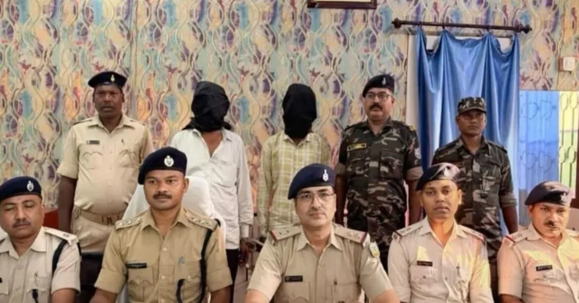 सरायकेला: कूरियर बॉय ने की थी कारोबारी के घर की रेकी, 24 लाख के जेवर बरामद, दो गिरफ्तार