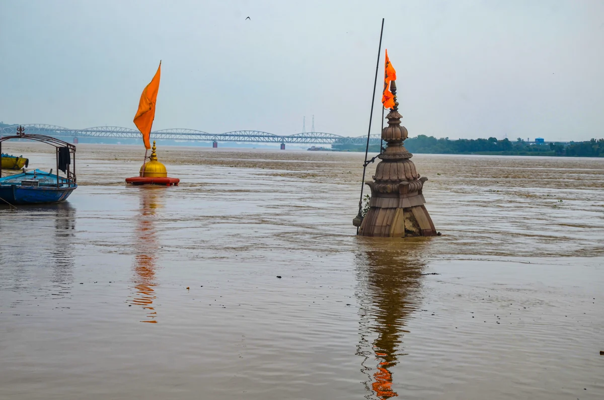 वाराणसी में बाढ़: गंगा खतरे के निशान के करीब, प्रधानमंत्री मोदी ने अधिकारियों को दिए तत्काल राहत के निर्देश