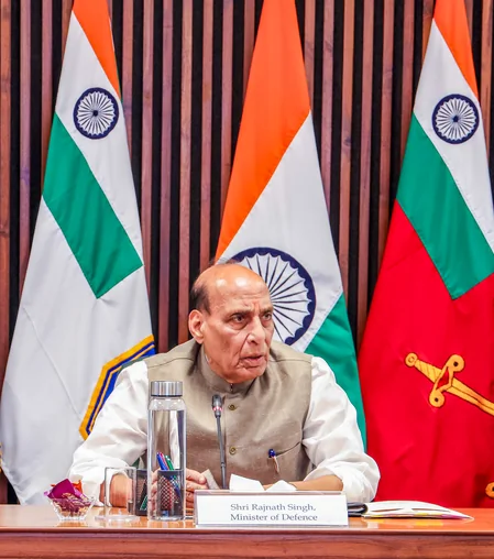 सशस्त्र बलों का आधुनिकीकरण: 52,000 करोड़ रुपये की नई रक्षा खरीद को हरी झंडी