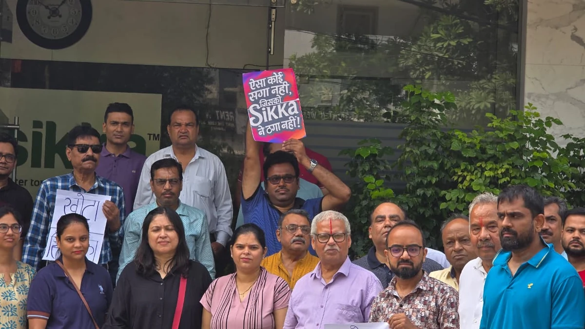 नोएडा: सिक्का किंमंत्रा ग्रीन्स में बुनियादी सुविधाओं का अभाव, निवासियों ने बिल्डर के खिलाफ खोला मोर्चा