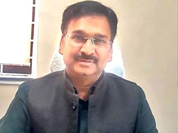 झारखंड: शराब और भूमि घोटाले में निलंबित IAS विनय चौबे की सेवा बहाल, कार्मिक विभाग में दी हाजिरी