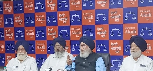 सुप्रीम कोर्ट की टिप्पणी के बाद पंजाब के चुनाव आयुक्त को हटाने की मांग, अकाली दल ने राज्यपाल से की अपील
