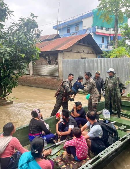 असम में बाढ़ का कहर: 7 जिलों में 57,000 से ज्यादा लोग प्रभावित, सेना ने संभाला मोर्चा
