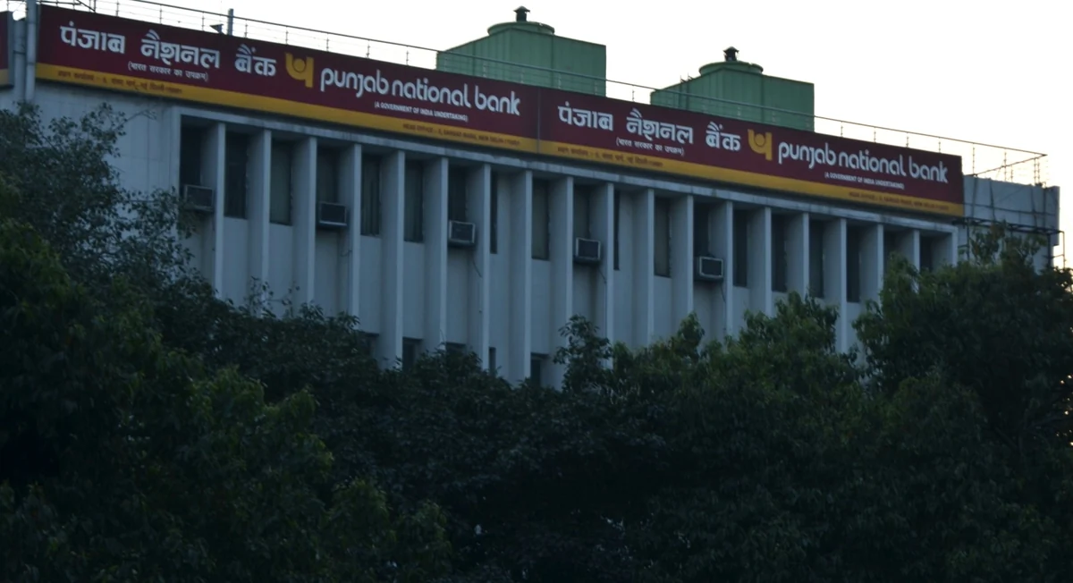 PNB का अलर्ट: AI से आपकी आवाज़ की नकल कर मिनटों में खाली हो सकता है बैंक खाता