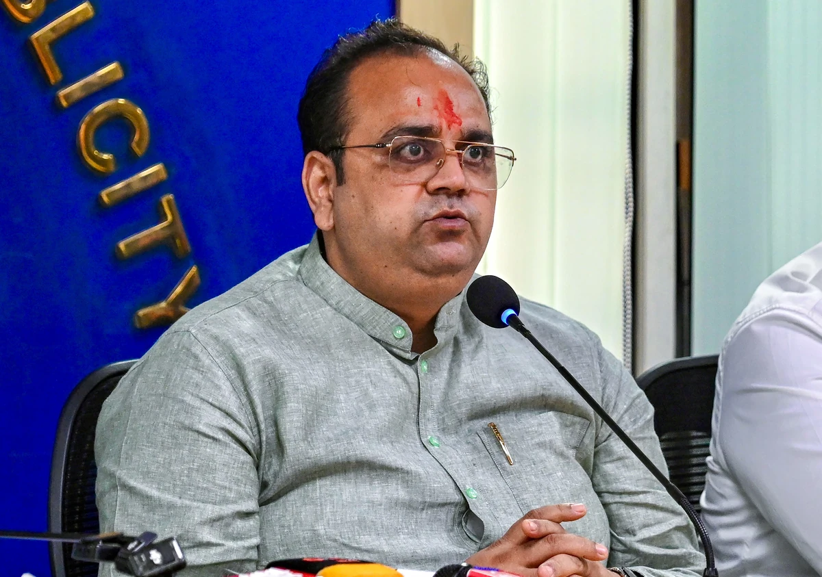 दिल्ली: त्योहारों से पहले बड़ी कार्रवाई, मंडियों से 2800 किलो से ज़्यादा मिलावटी खोया और पनीर ज़ब्त