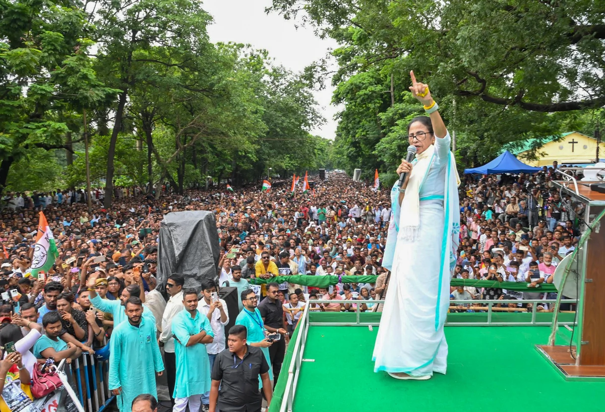 कोलकाता: शहीद दिवस रैली के बाद ममता की पार्टी पर हाईकोर्ट के आदेश के उल्लंघन का आरोप, पुलिस ने दर्ज की शिकायत