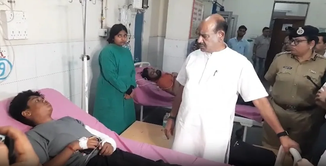कोटा एक्सप्रेस-वे हादसा: लोकसभा अध्यक्ष ओम बिड़ला ने अस्पताल पहुँचकर घायलों से की मुलाकात, दिए बेहतर इलाज के निर्देश