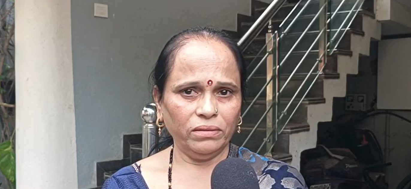 अभिजीत दीपके की हिरासत पर माता-पिता ने उठाए सरकार पर सवाल, कहा- 'हमारे बेटे के साथ अच्छा नहीं किया'