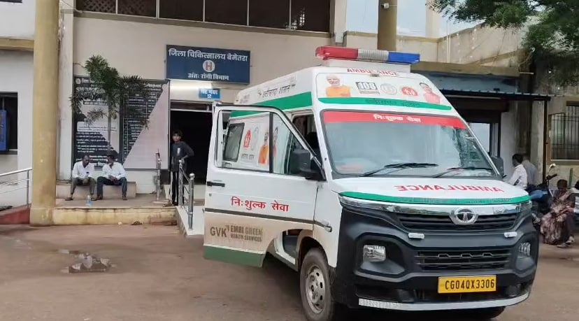 छत्तीसगढ़: बेमेतरा में कार और बाइक की आमने-सामने की टक्कर, एक की मौत, बच्चे समेत तीन घायल