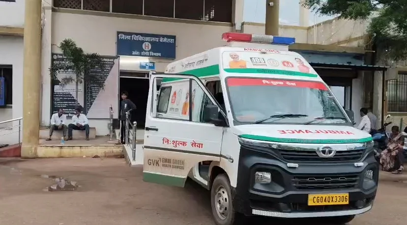 छत्तीसगढ़: बेमेतरा में कार और बाइक की आमने-सामने की टक्कर, एक की मौत, बच्चे समेत तीन घायल