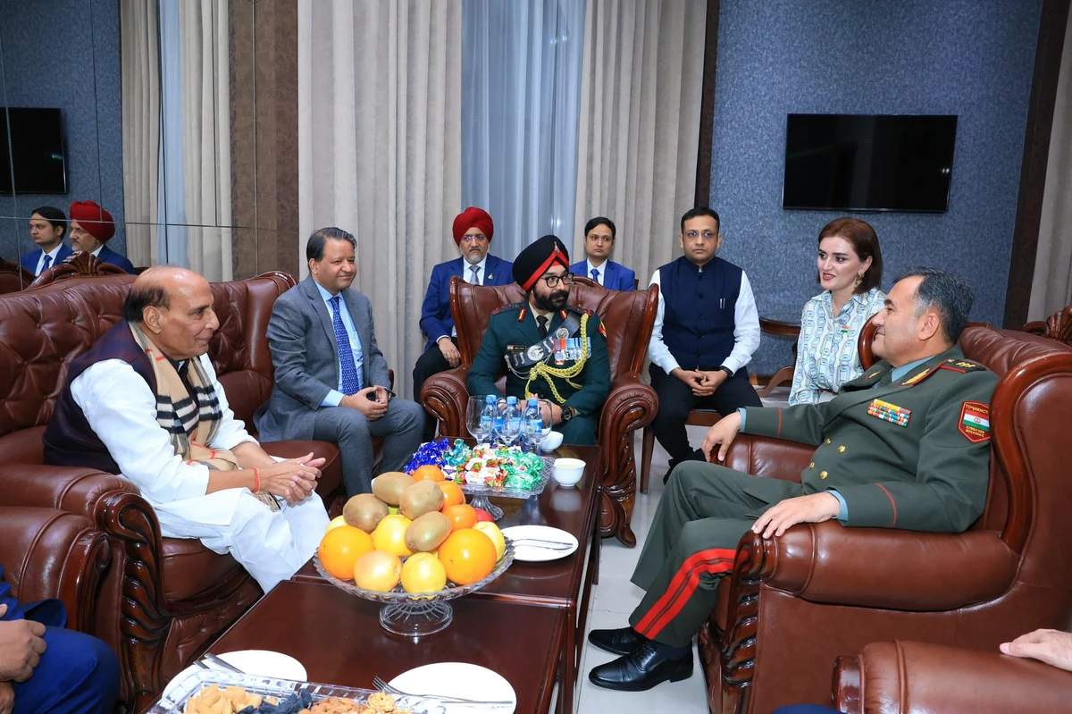 SCO बैठक से पहले ताजिकिस्तान से सैन्य सहयोग पर राजनाथ सिंह की अहम चर्चा
