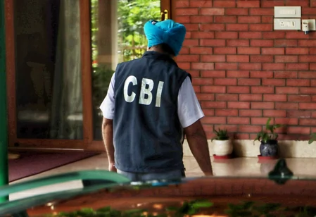 रिलायंस ADAG बैंक धोखाधड़ी: पूर्व CFO अमित बापना CBI की गिरफ्त में, 4 दिन की हिरासत में भेजा गया