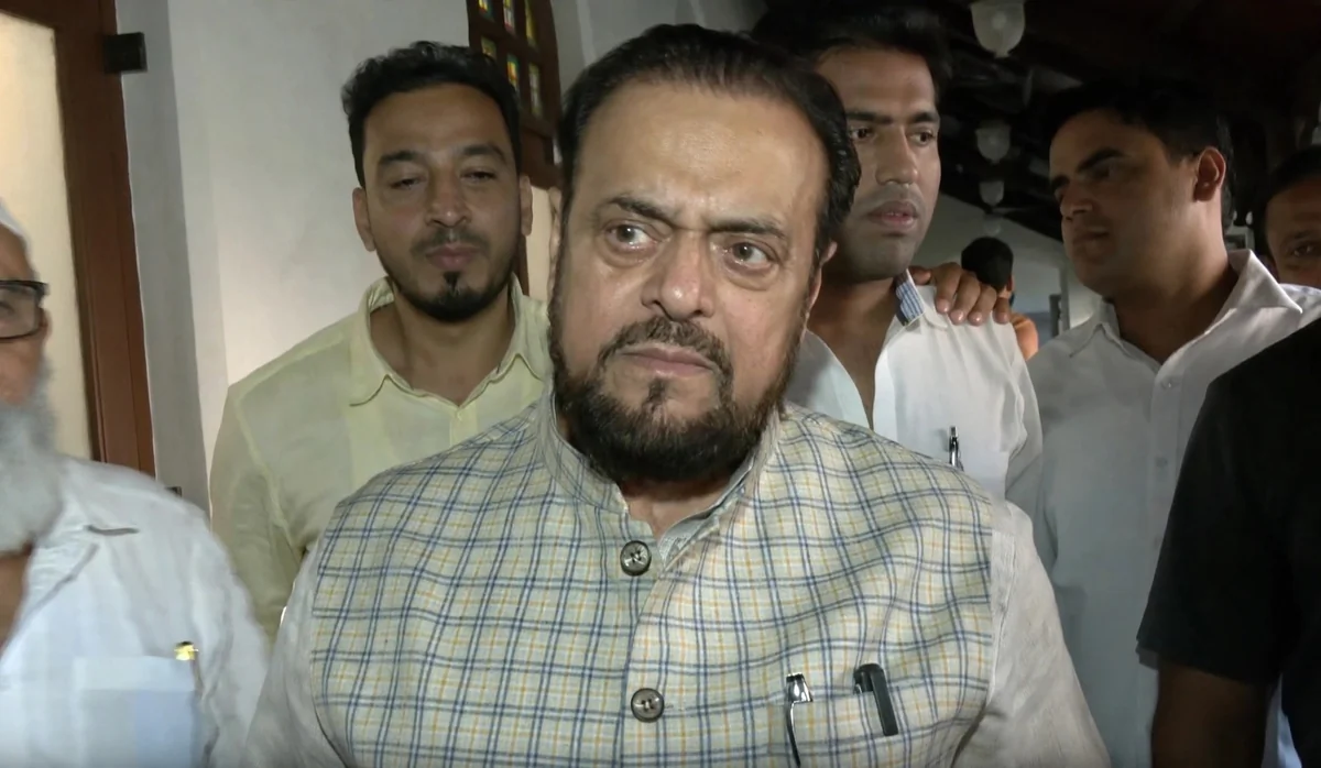 मुंबई: 14 फीट से ऊंची 39,000 झुग्गियों पर BMC की कार्रवाई की तैयारी, अबू आज़मी ने उठाई रोक की मांग