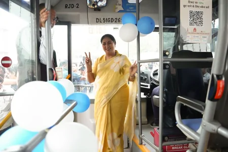 दिल्ली का सार्वजनिक परिवहन बनेगा हाई-टेक: 2025 से सड़कों पर उतरेंगी 2800 नई इलेक्ट्रिक AC बसें