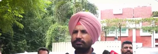 पंजाब: हड़ताली कर्मचारियों को नोटिस पर कांग्रेस की चेतावनी, CM भगवंत मान के खिलाफ़ यूनियन ने खोला मोर्चा