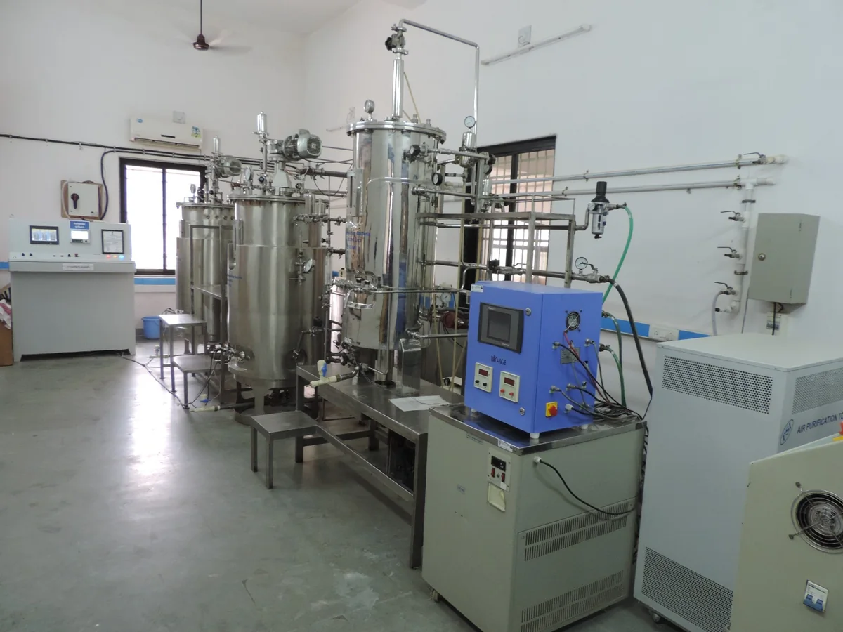 गुजरात की पहल: उर्वरक संकट के बीच बायो-मैन्युफैक्चरिंग से आत्मनिर्भर बनेगी कृषि