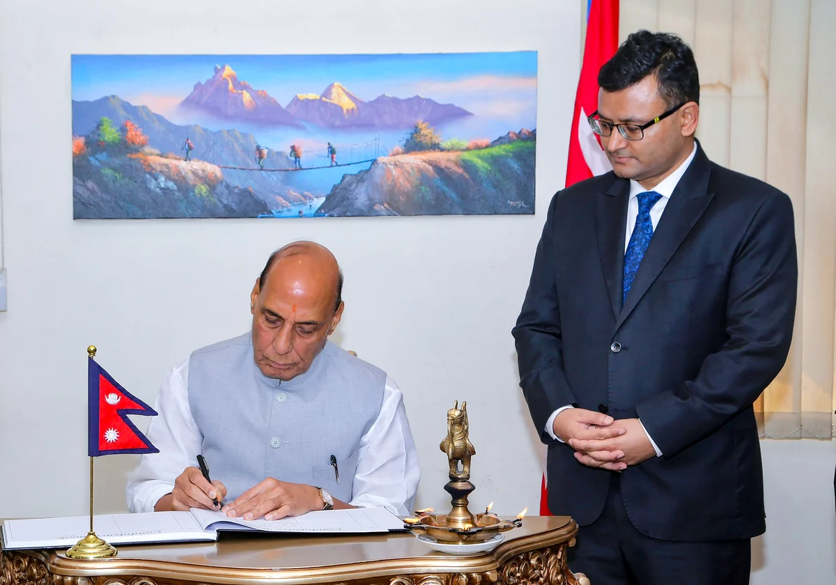 नेपाल बाढ़ त्रासदी: रक्षा मंत्री राजनाथ सिंह ने दूतावास पहुंचकर भारत की ओर से संवेदना व्यक्त की