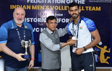 वॉलीबॉल में इतिहास रचने के बाद टीम इंडिया खेल मंत्री मांडविया से मिली, FIVB रैंकिंग में 18 पायदान की छलांग
