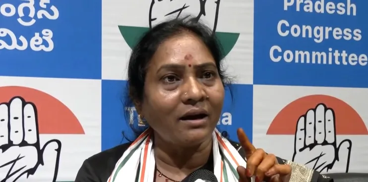 KCR अपने वादे भूल गए? कांग्रेस नेता इंदिरा शोभन ने पूछा - दलित CM नहीं बनाया, अब विपक्ष के नेता पद पर ही हक़ जता रहे
