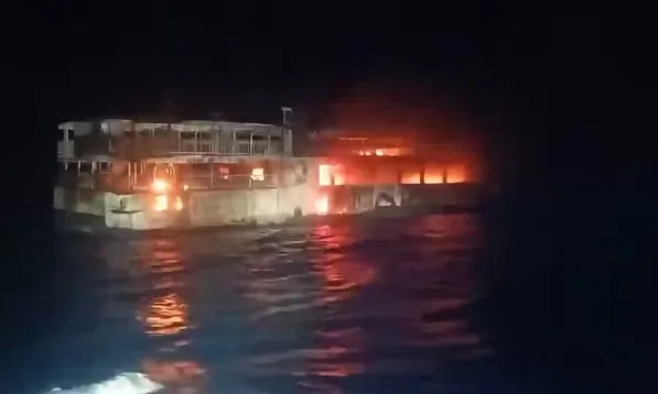 फिलीपींस: मनीला से पर्यटक द्वीप जा रही फेरी में लगी आग, 5 की मौत, दर्जनों अब भी लापता