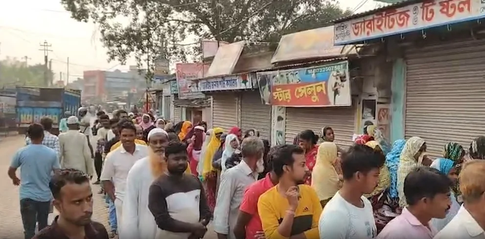 पश्चिम बंगाल उपचुनाव: नंदीग्राम और रेजीनगर में भारी मतदान, कांग्रेस ने लगाया धांधली का आरोप