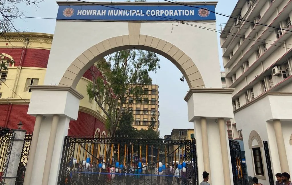 हावड़ा: होटल मालिकों को धमकाकर 50 लाख की उगाही, नगर निगम का लॉ अफसर व NGO संचालक गिरफ्तार