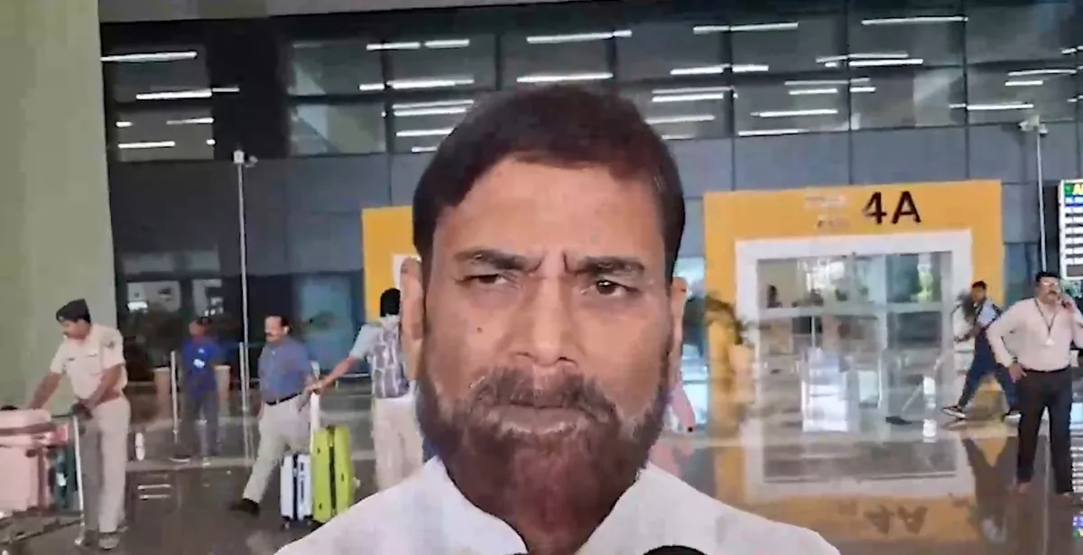 तेज प्रताप यादव की गिरफ़्तारी: NDA ने कहा 'कानून से ऊपर कोई नहीं', RJD ने बताया सरकार की नासमझी