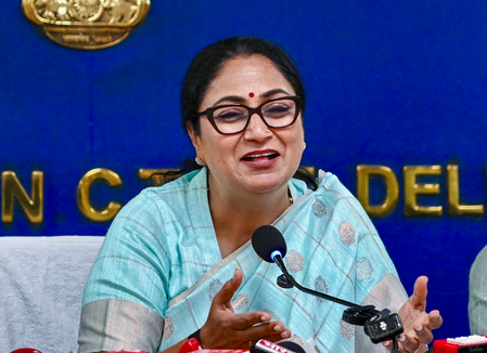 दिल्ली की नई इलेक्ट्रिक वाहन नीति 2026 लागू, 2030 तक प्रदूषण मुक्त परिवहन का लक्ष्य