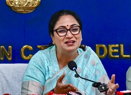 दिल्ली की नई इलेक्ट्रिक वाहन नीति 2026 लागू, 2030 तक प्रदूषण मुक्त परिवहन का लक्ष्य