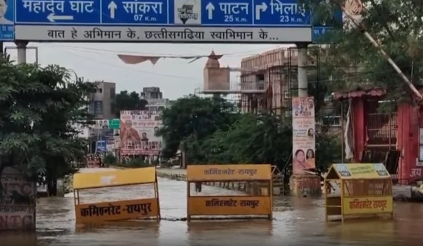 छत्तीसगढ़ में चक्रवाती बारिश से बाढ़ के हालात, कई जिलों में नदियां उफान पर, जनजीवन प्रभावित