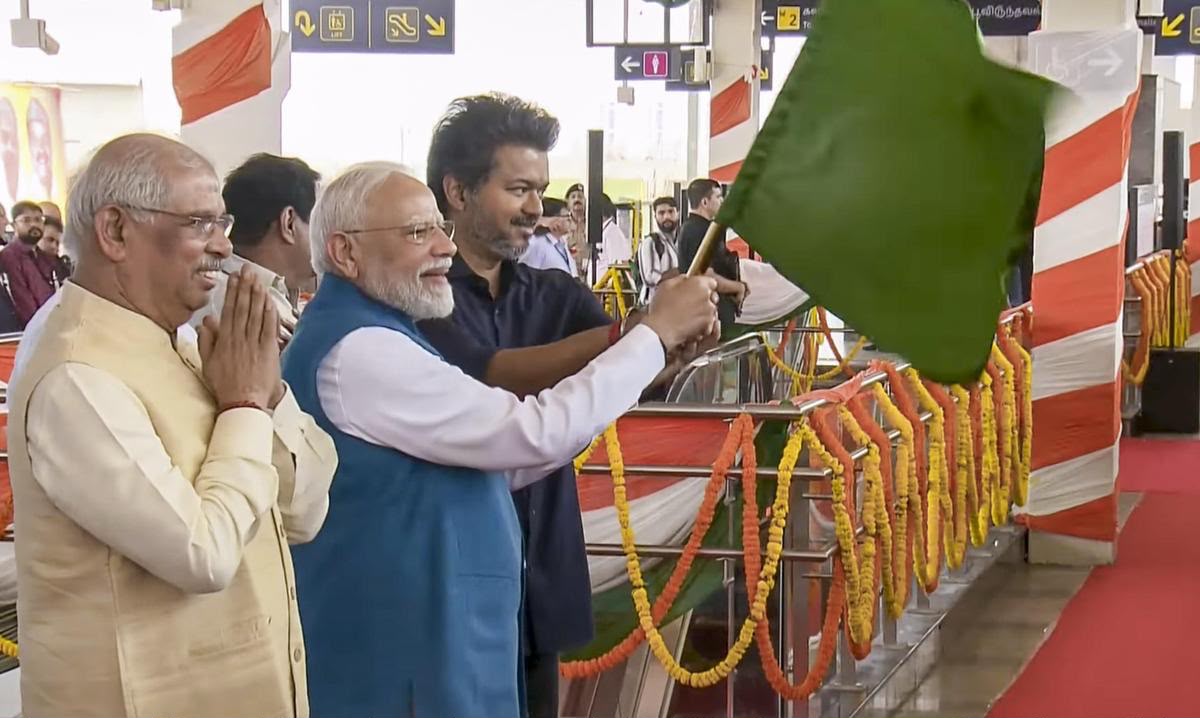 चेन्नई मेट्रो: पीएम मोदी ने दूसरे चरण की पहली ट्रेन को हरी झंडी दिखाई, छात्रों के साथ किया सफर