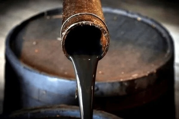 पश्चिम एशिया में गहराते संकट का असर: कच्चा तेल 5 महीने के शिखर पर, 110 डॉलर के करीब पहुंचा ब्रेंट क्रूड