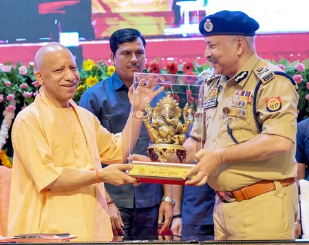 उत्तर प्रदेश में भर्तियों का महाअभियान: सीएम योगी का ऐलान- हर हफ्ते बड़ा भर्ती इवेंट, 6 महीने में 1 लाख सरकारी नौकरियां