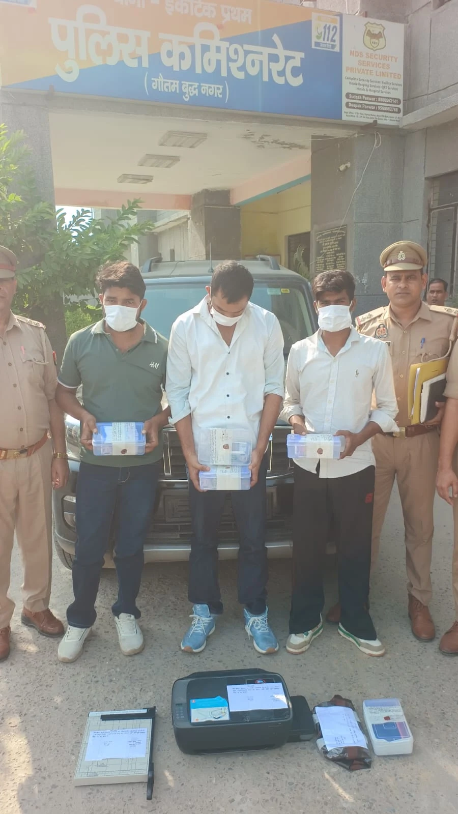 ग्रेटर नोएडा: गड्डियों में ऊपर-नीचे असली नोट लगाकर चलाते थे नकली करेंसी, 3 गिरफ्तार