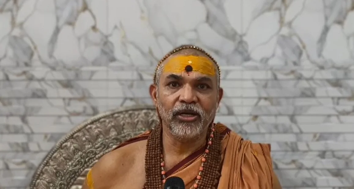 मनुस्मृति पर राहुल गांधी के बयान से शंकराचार्य अविमुक्तेश्वरानंद नाराज़, माफी न मांगने पर दी आंदोलन की चेतावनी
