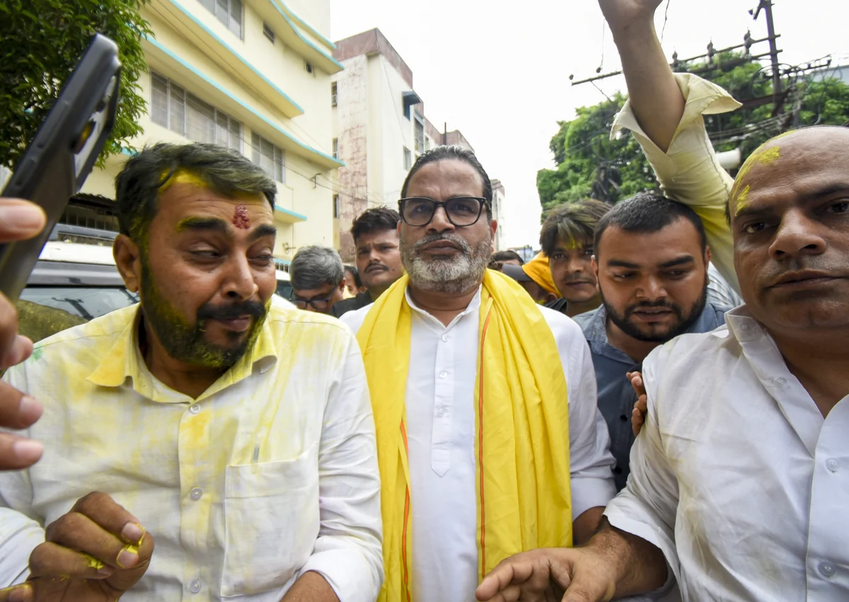 बांकीपुर उपचुनाव: प्रशांत किशोर निर्णायक बढ़त की ओर, जन सुराज के दफ़्तर में जश्न शुरू
