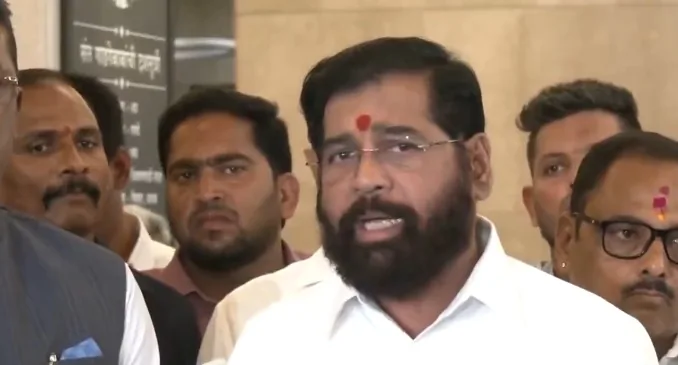 खड़गे के बयान पर कांग्रेस में मतभेद: शिंदे ने पृथ्वीराज चव्हाण का समर्थन किया, बोले- 'गलत हैं तो खड़गे को निकालें'